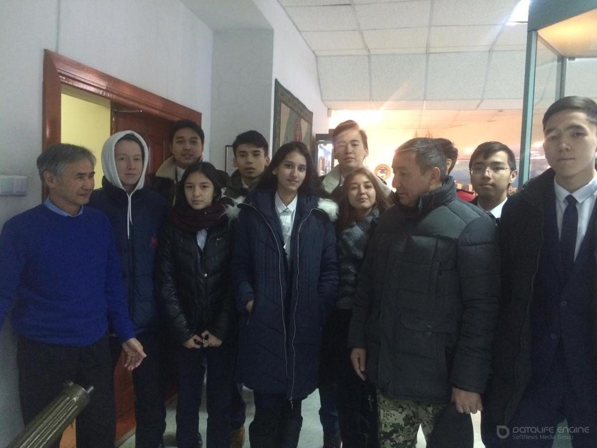 Посещение учащихся 10-х классов в музей ДВД г.Алматы