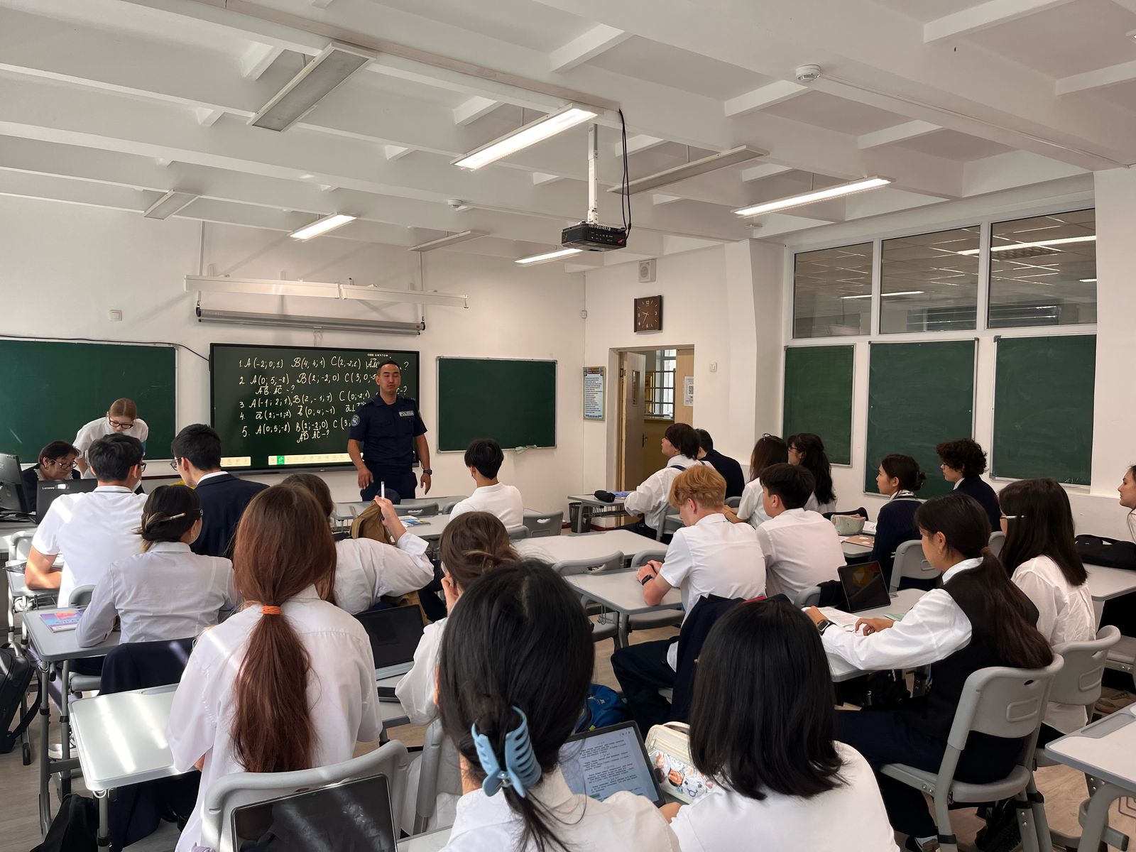 Гимназия инспекторымен кездесу