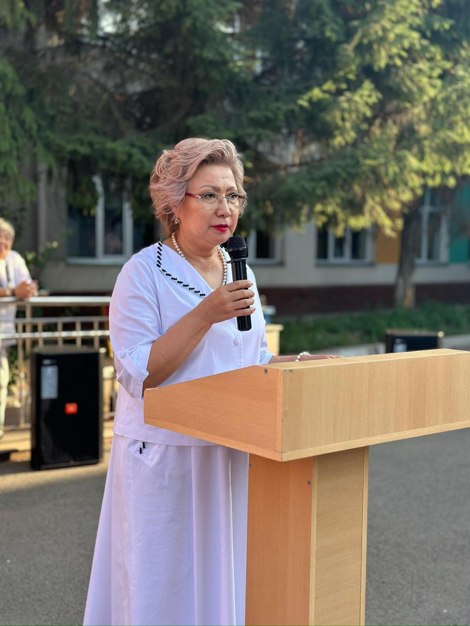 2025 жылғы түлектерге аттестат табыстау салтанаты